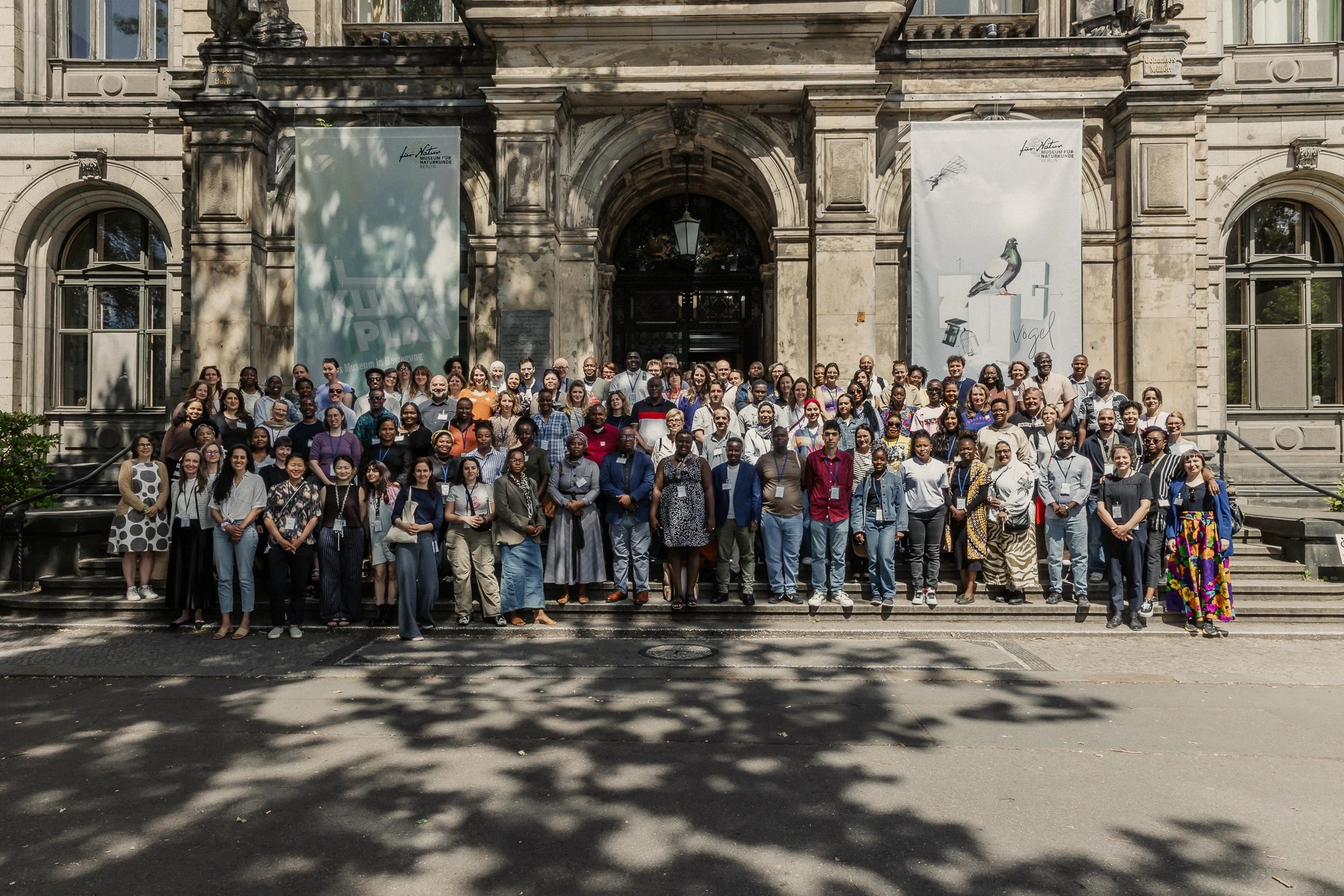 by Aja Dotson Photography group picture of network in front of MfN